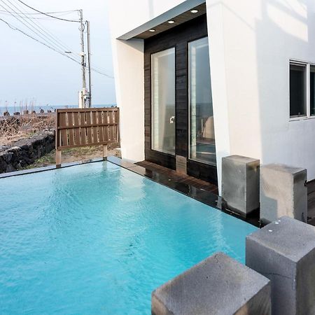 Aqua Beautique Poolvilla Jeju Bagian luar foto