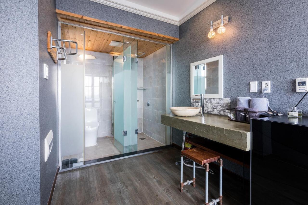 Aqua Beautique Poolvilla Jeju Bagian luar foto